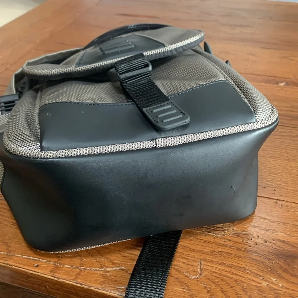 TUMI T2 Ballistic Silver and Black Camera Shoulder Crossbody Travel Bag 9x11x4
